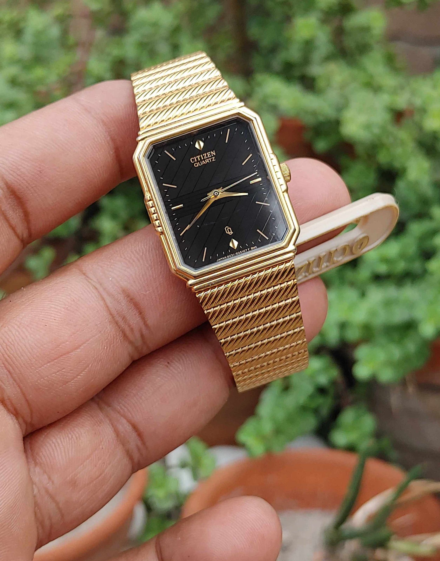 Vintage 32mm unisex Watch Beautiful Gold