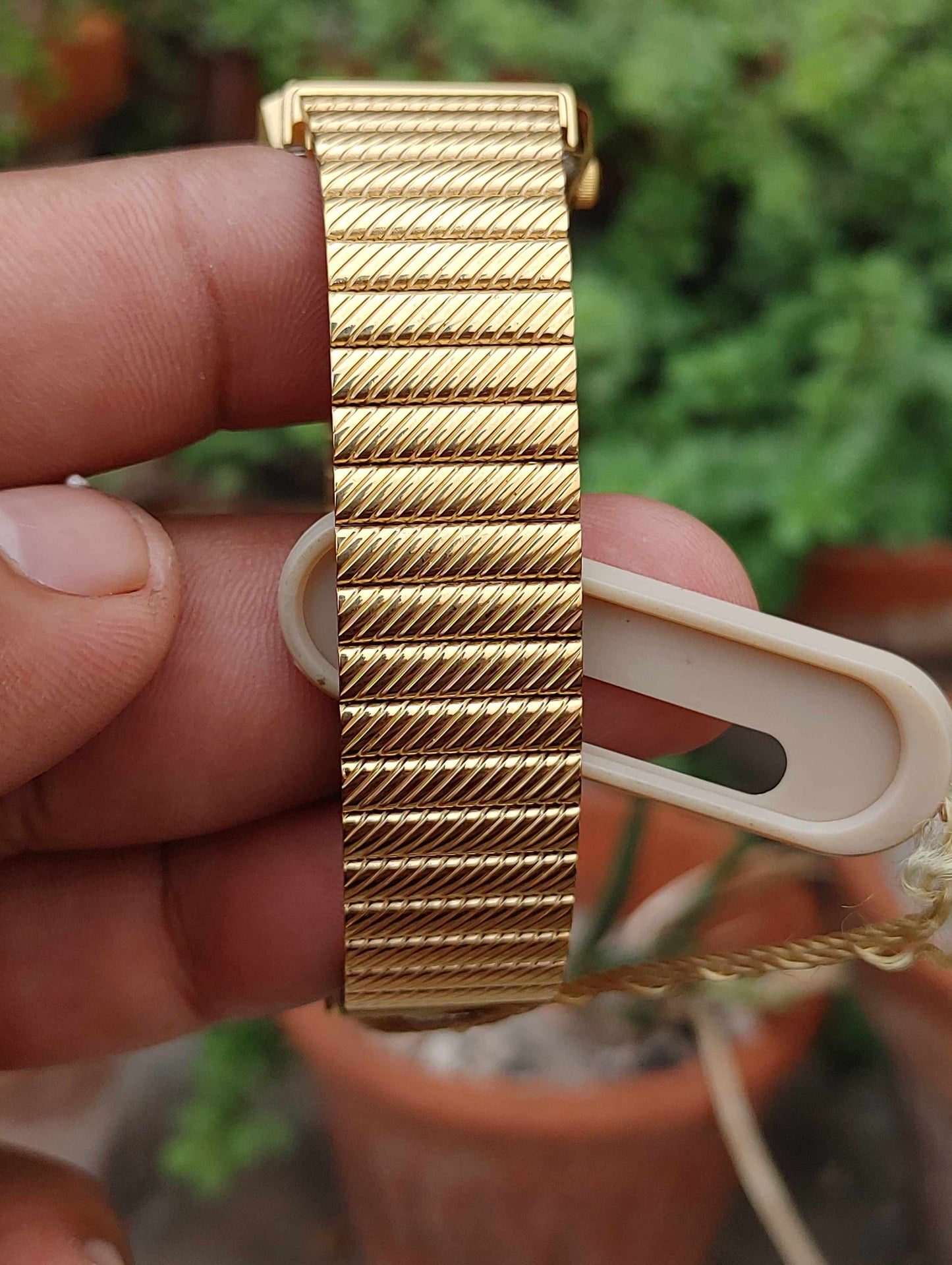 Vintage 32mm unisex Watch Beautiful Gold