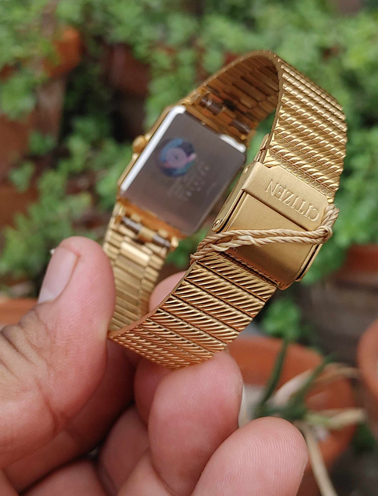 Vintage 32mm unisex Watch Beautiful Gold