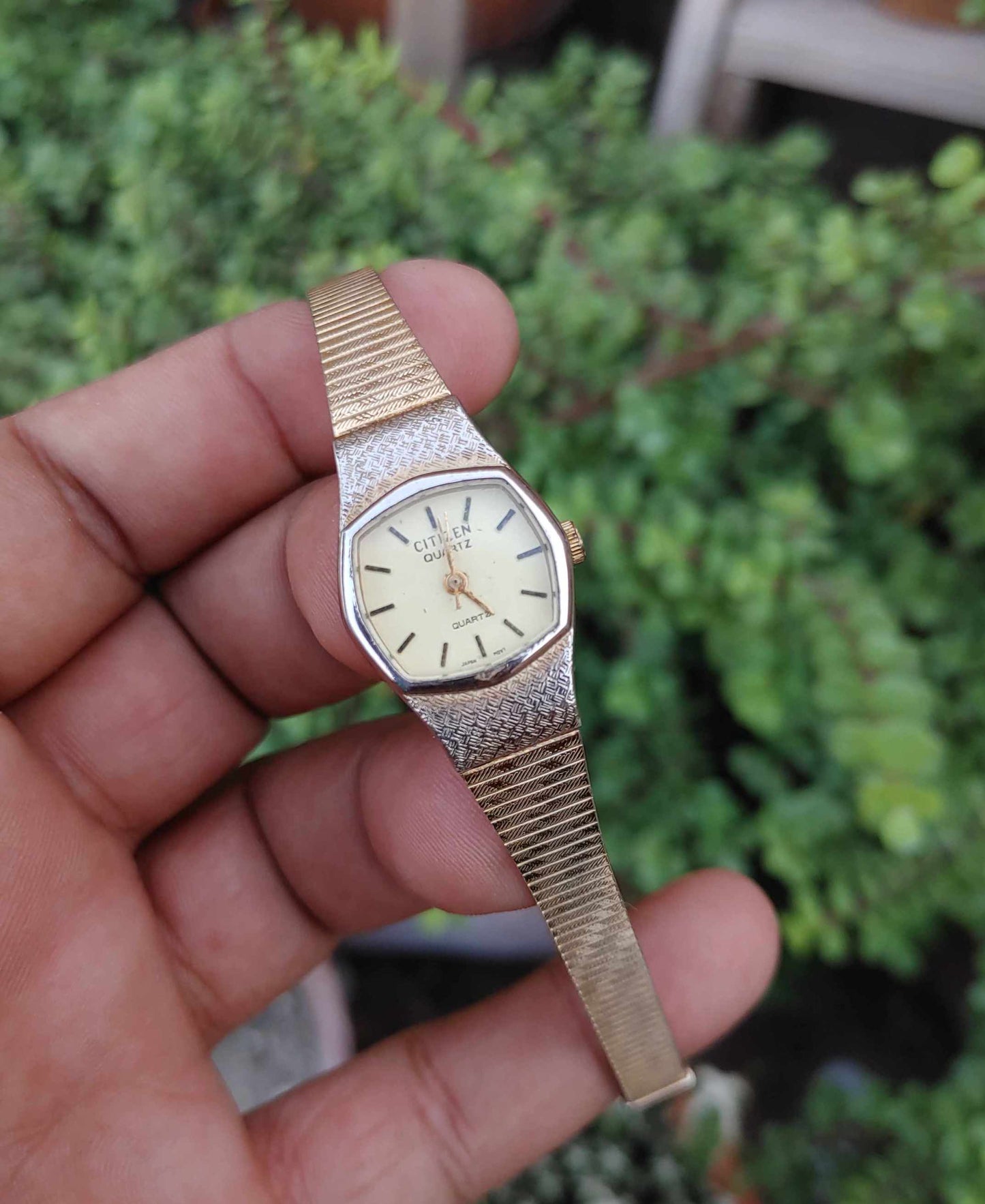 90s Vintage Citizen Watch for Women in Yellow Gold Dial