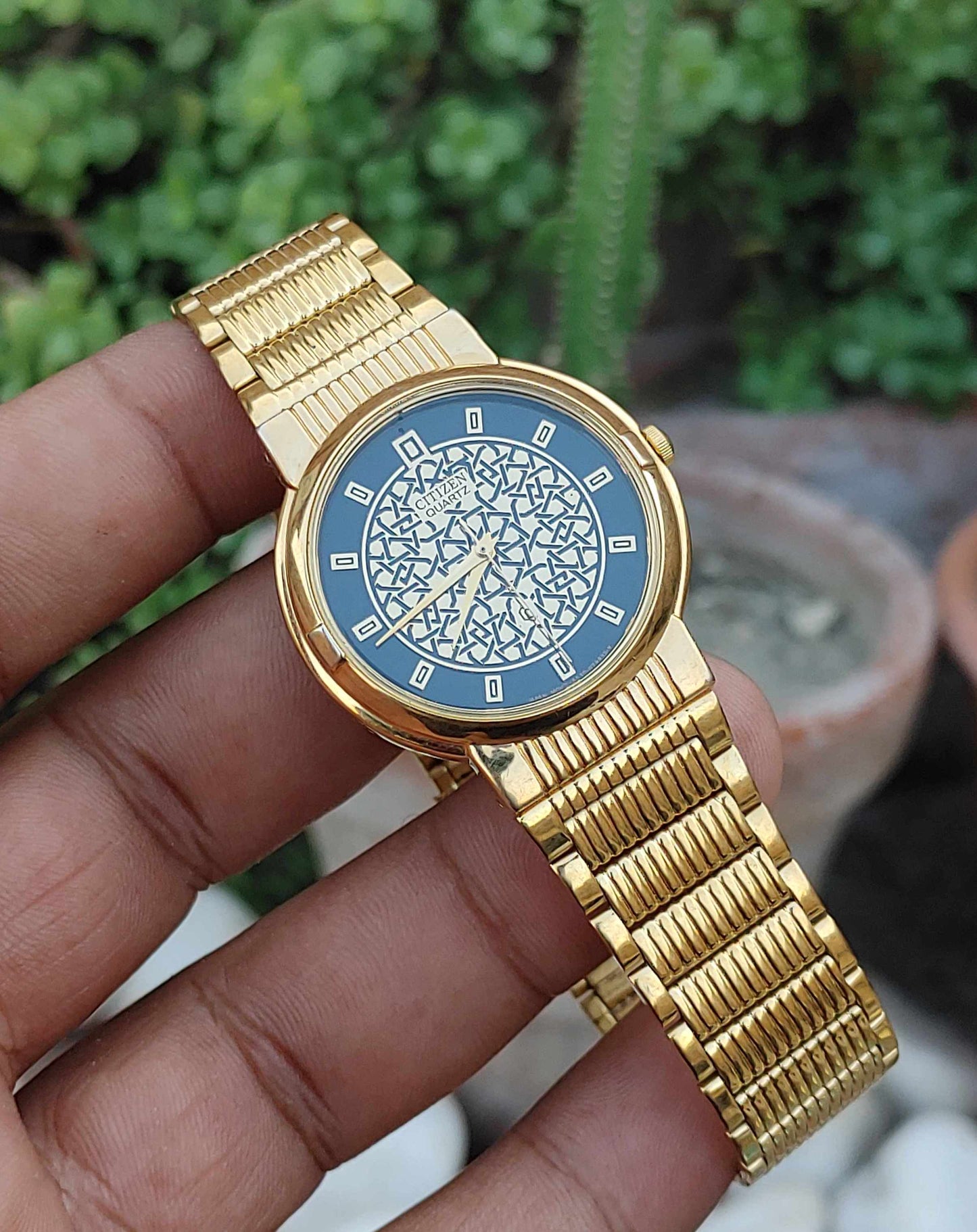 Citizen Quartz Golden Watch For Men 90s Vintage in Roman Dial