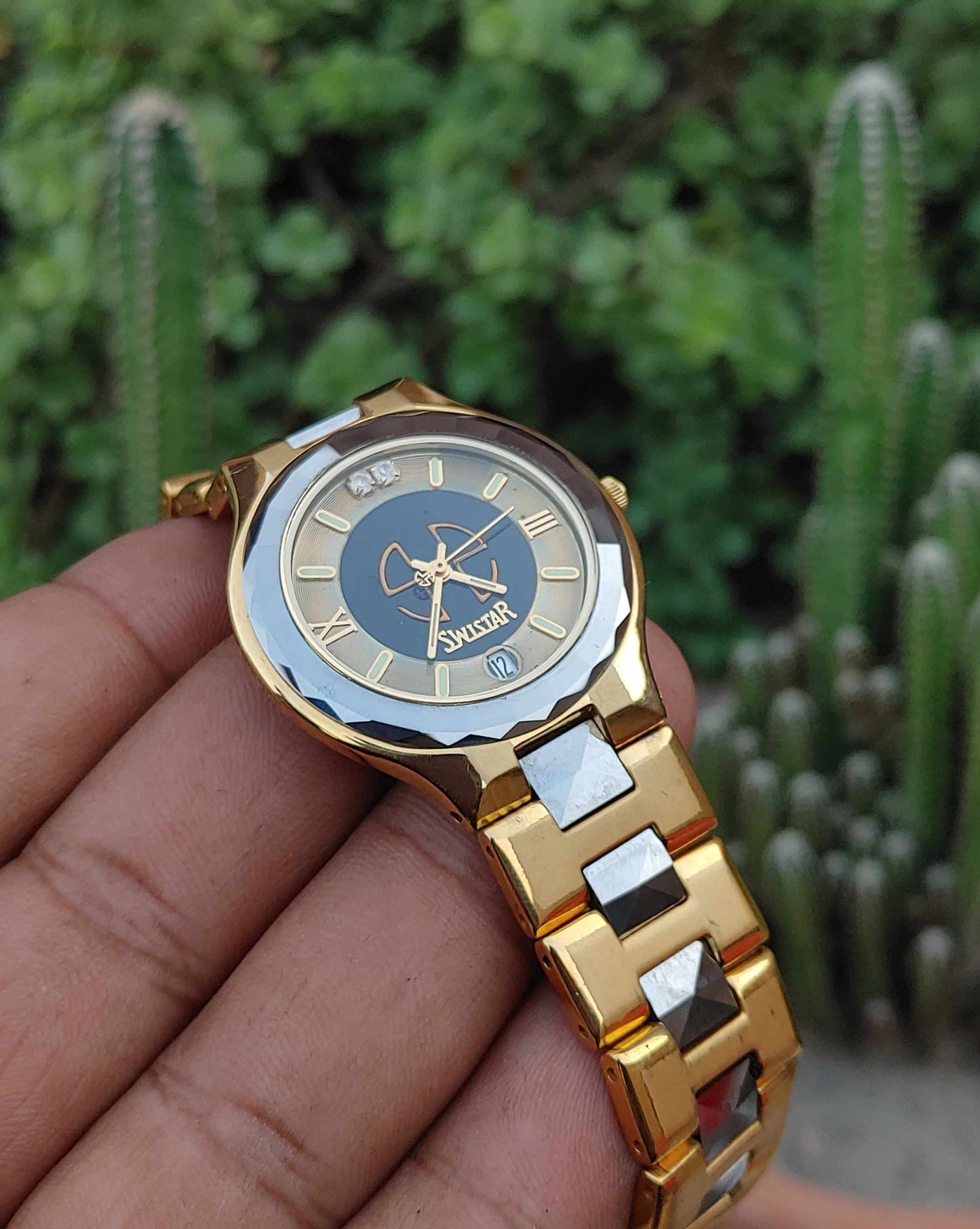 Swistar 23 Kerat Gold Plated Sapphire Coated Wrist Watch Vintage