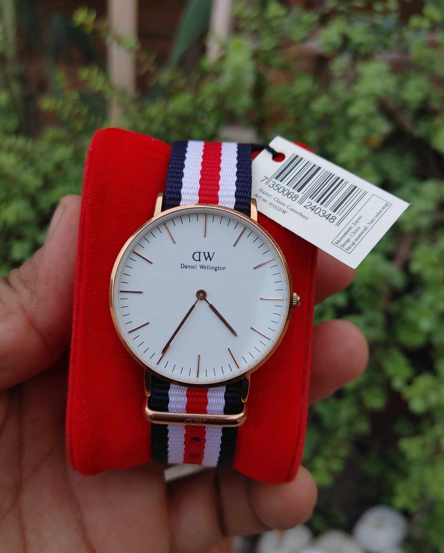 Daniel Wellington Nato Strap Wrist Watch For Men in Classic Style