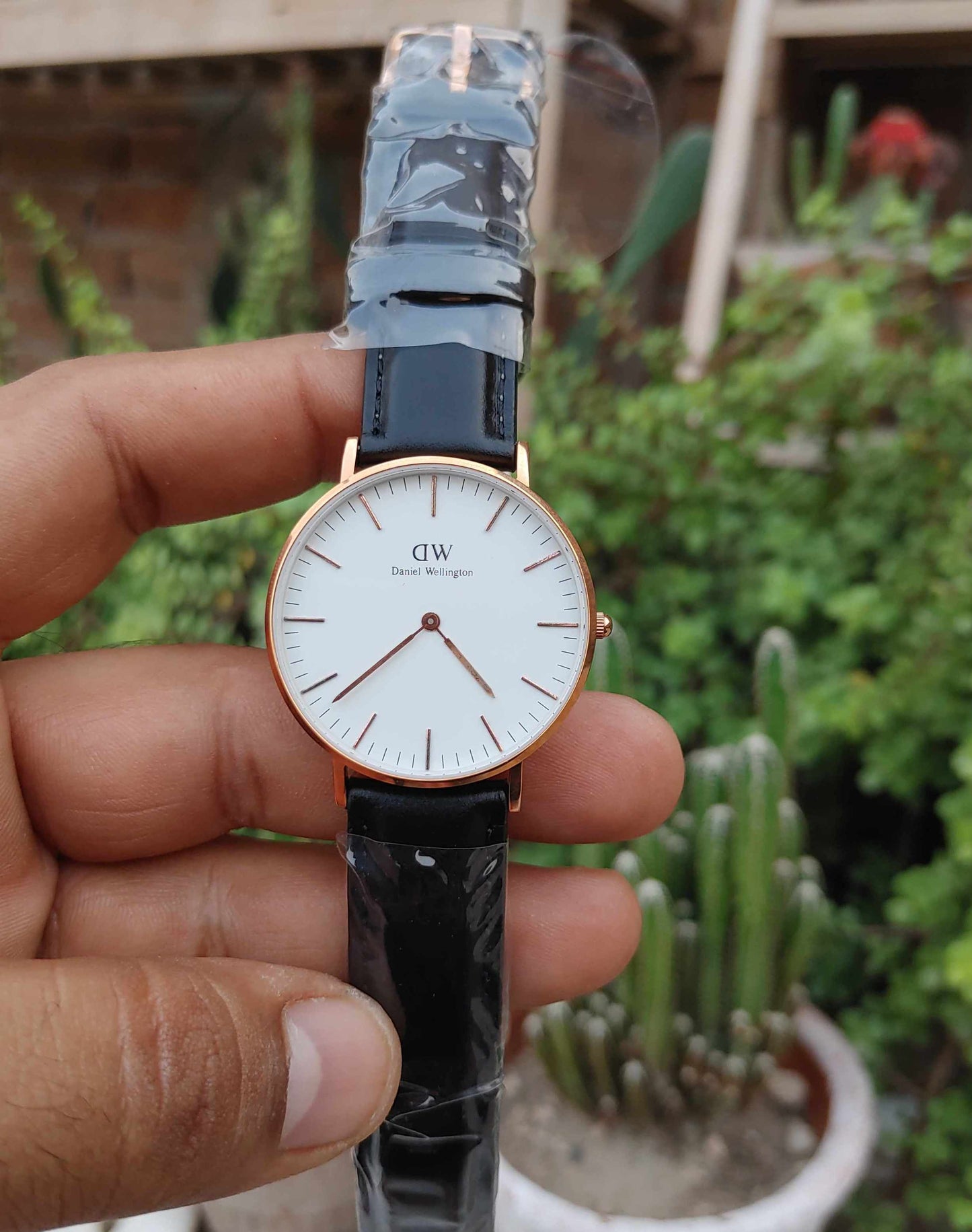 Daniel Wellington Leather Strap Wrist Watch For Men