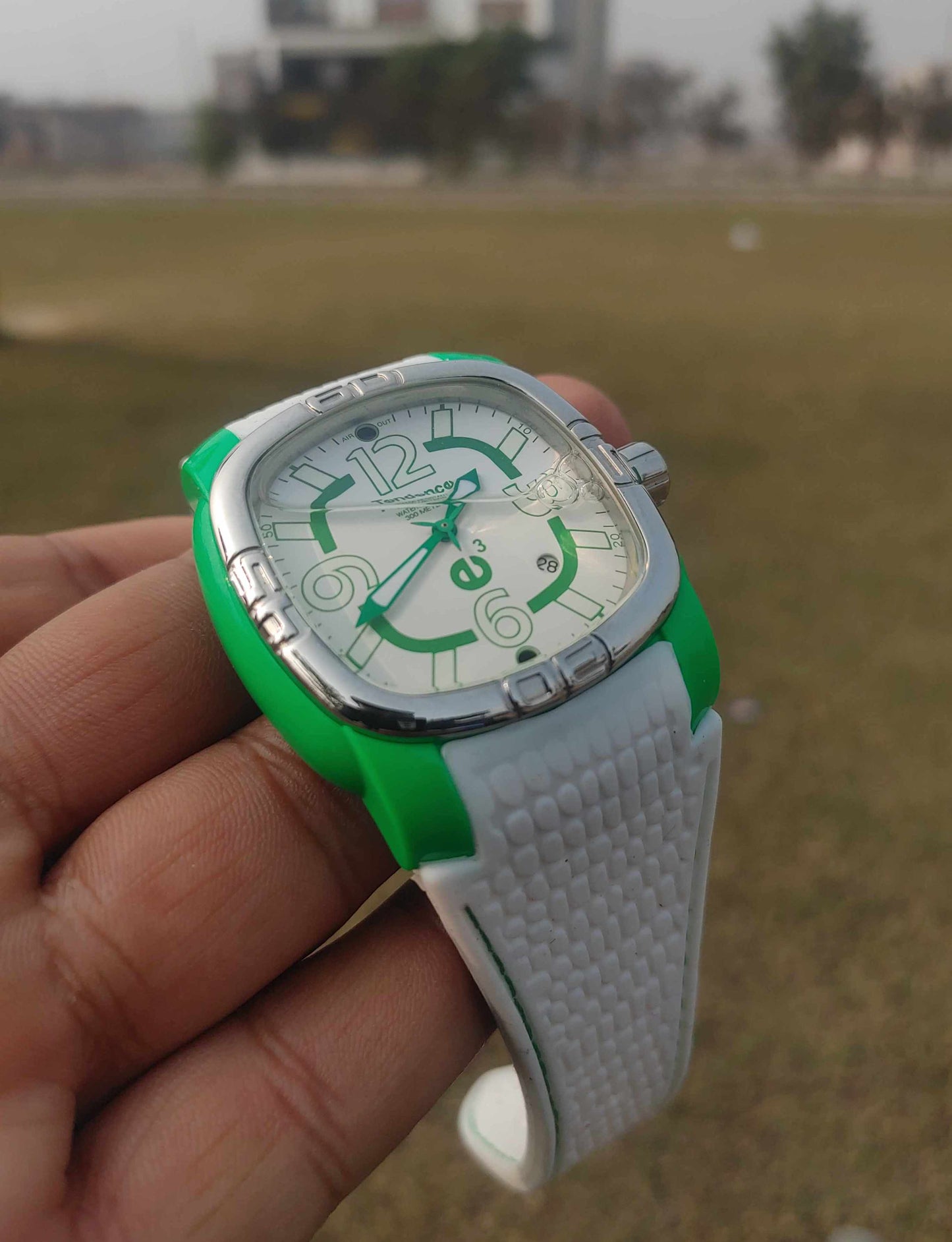 Tendence E3 Water Dial Watch For Men im Light Green Dial