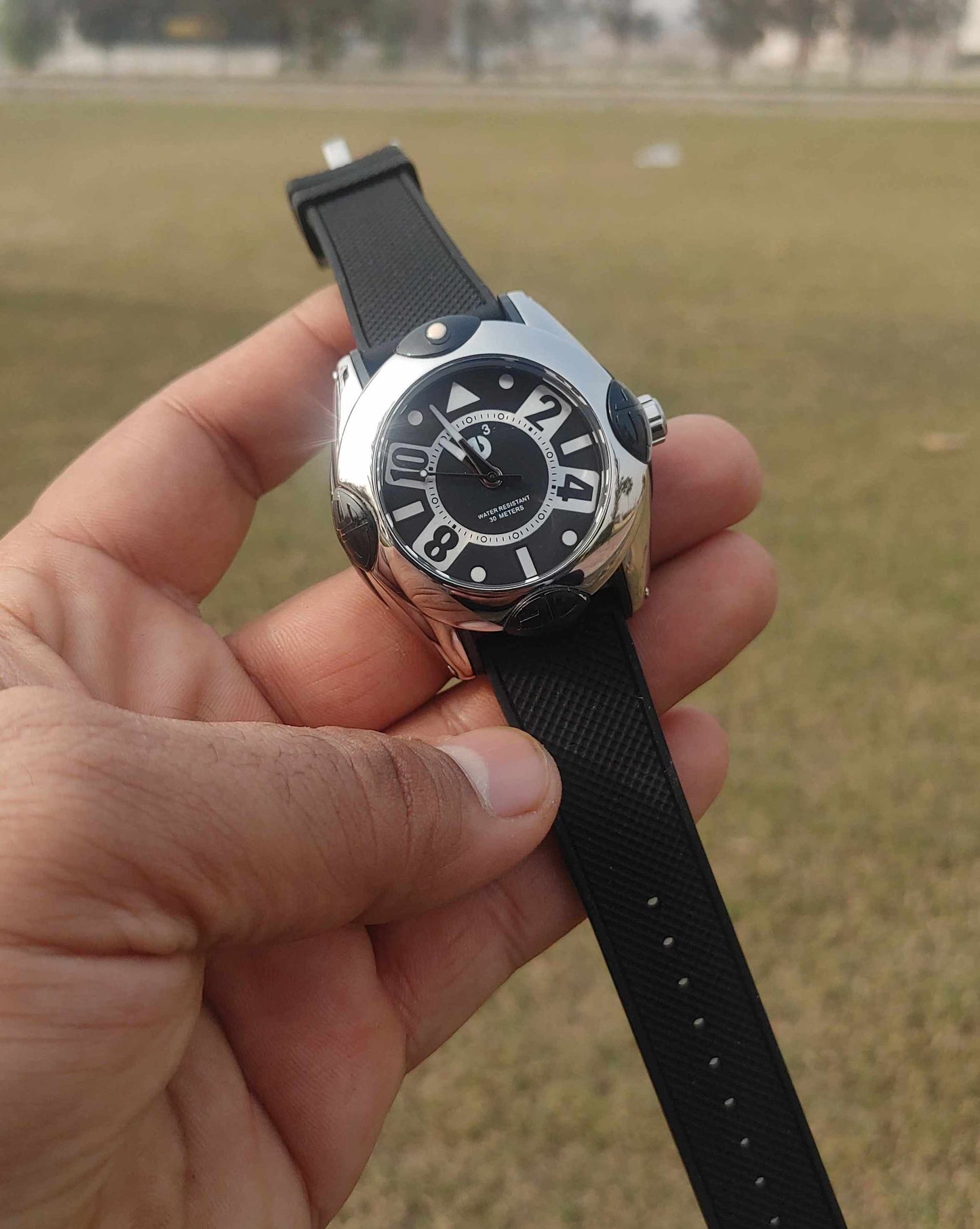 E3 Wrist Watch For Men in Rubber Straps Black Dial Colour