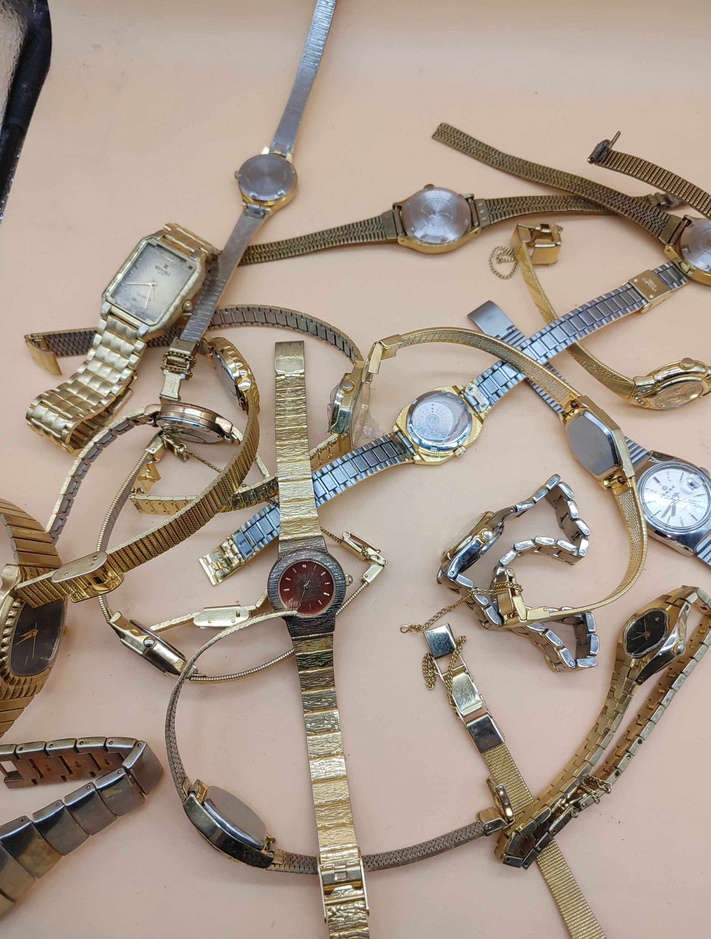 Mix Lot of 30 Plus Men Women Vintage Watches