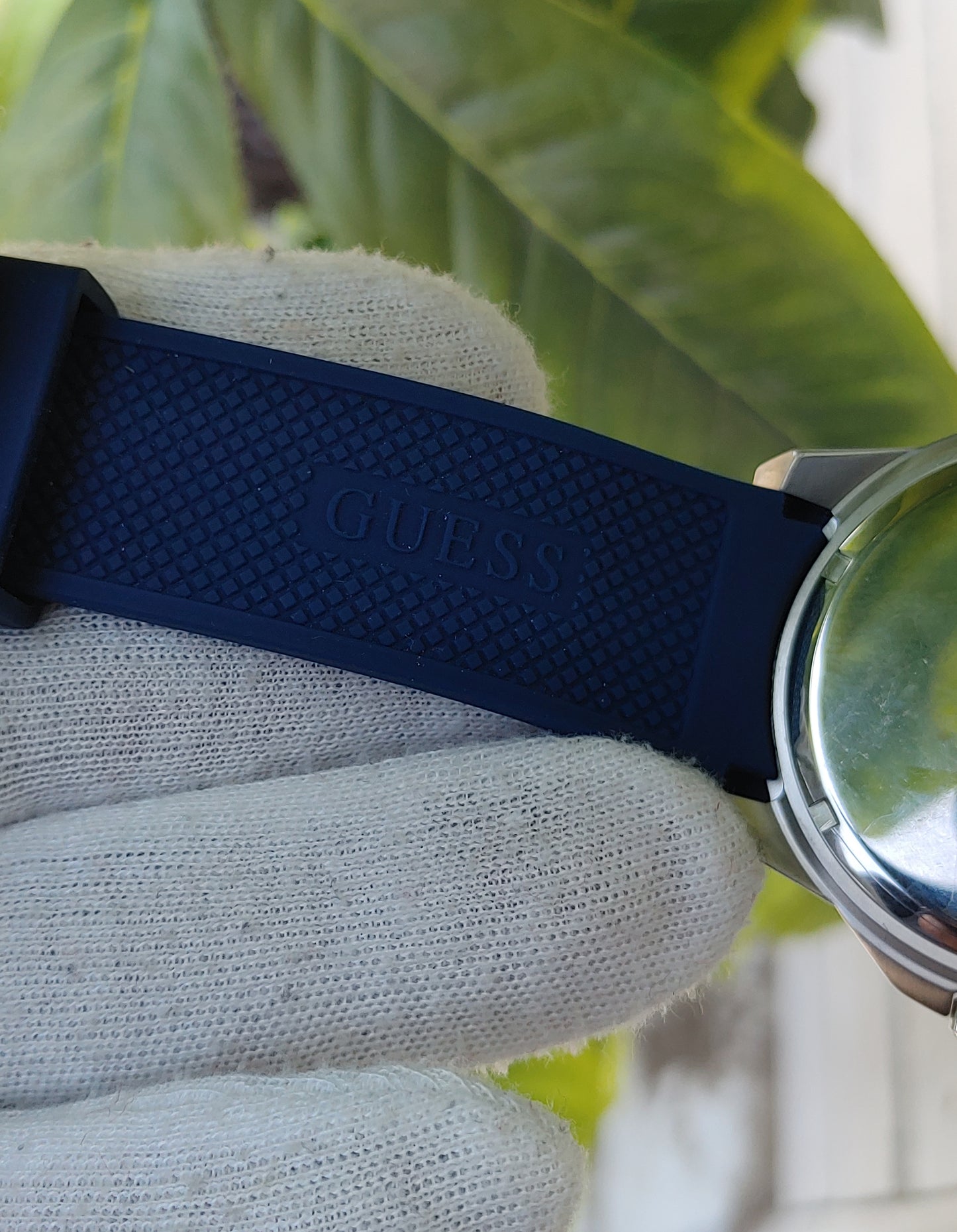 Guess Men's Analog Blue Dial Blue Silicone Strap Watch -W0485G3