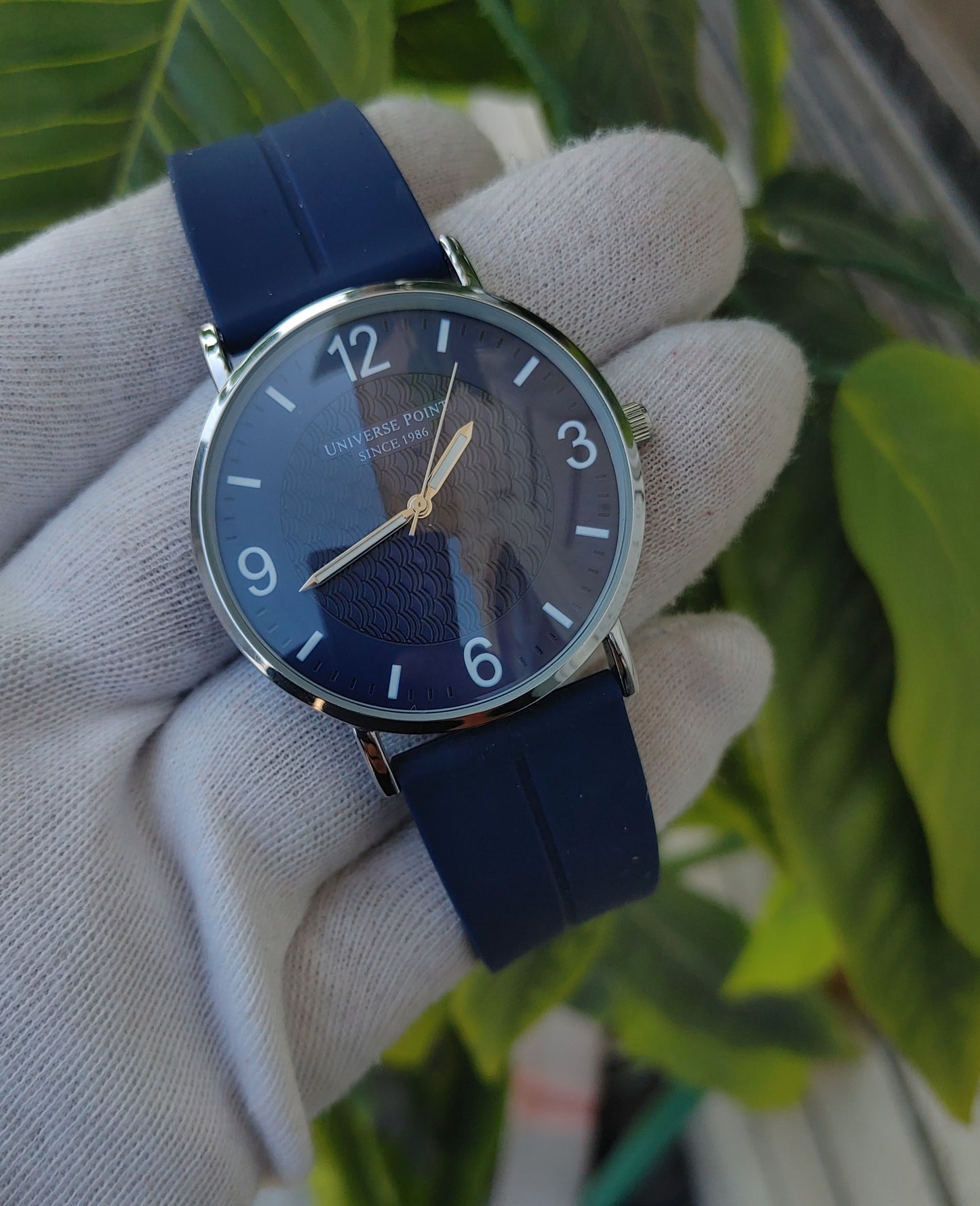 Universe Point Rubber Strap Master Magnetic Lock Watch