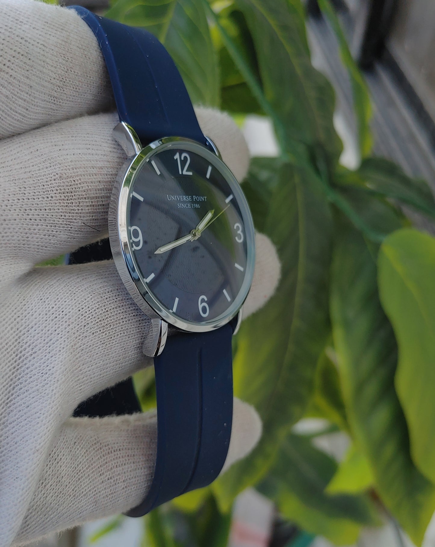Universe Point Rubber Strap Master Magnetic Lock Watch
