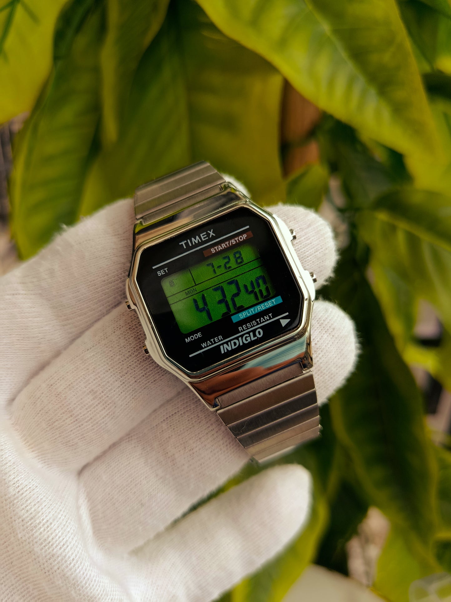 Timex T78587 Men’s Classic Digital Watch – Retro Design, Black Resin Strap with INDIGLO Night-Light