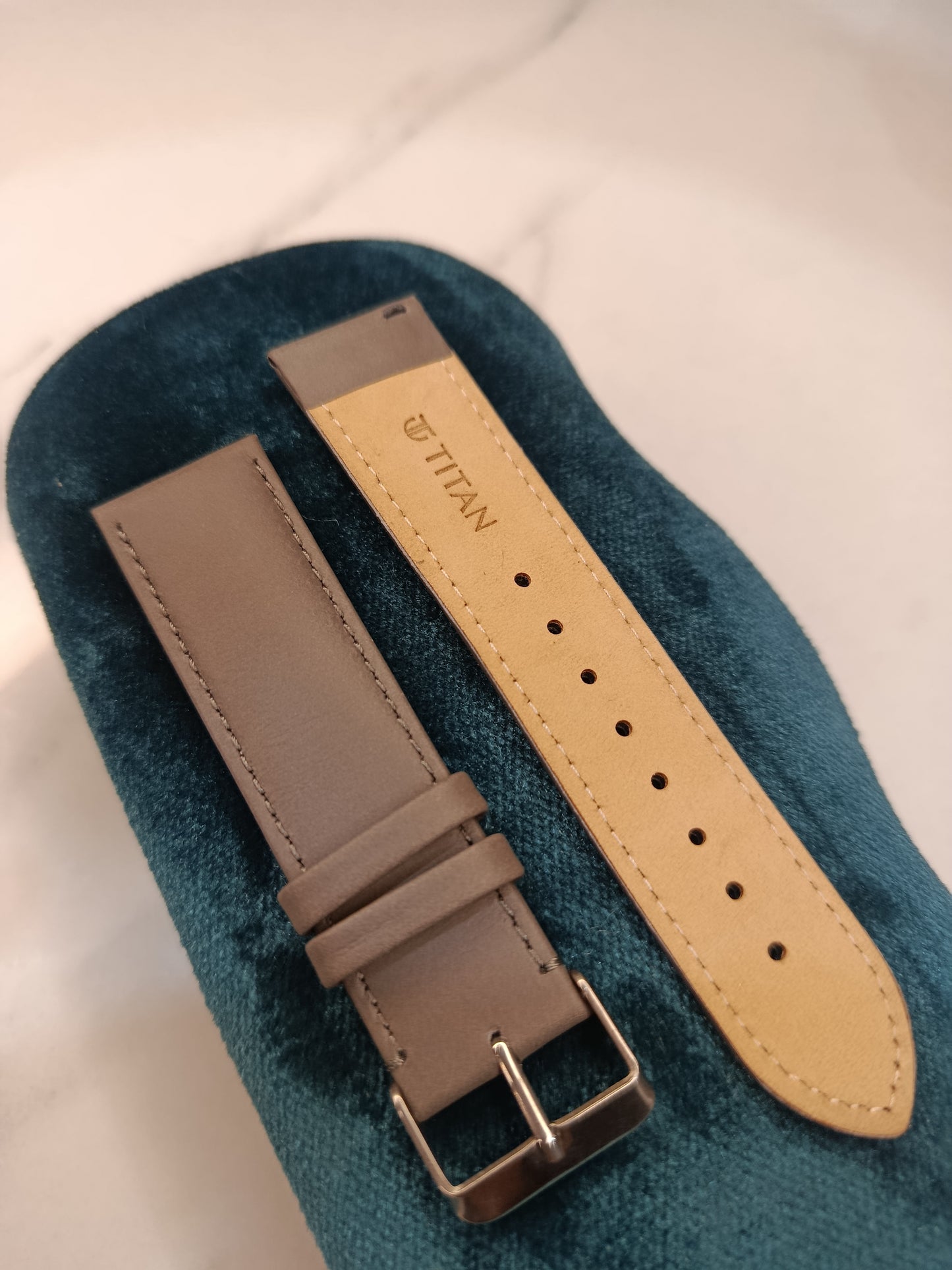 Titan 22mm Grey Leather Strap