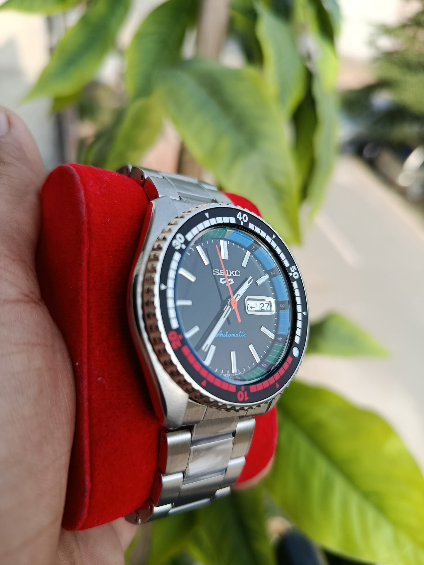 Seiko 5 Mode Automatic 42mm Men’s Watch – Pre-Owned Original Collector’s Timepiece