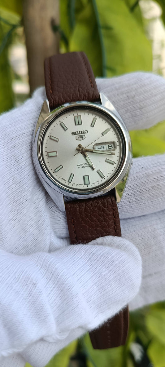 Vintage Seiko 5 Automatic Watch | Silver Sunburst Dial | Luminous Baton Markers | Arabic Day & Date Function | 21 Jewels | Ref. 7S26-0360 | Brown Genuine Leather Strap