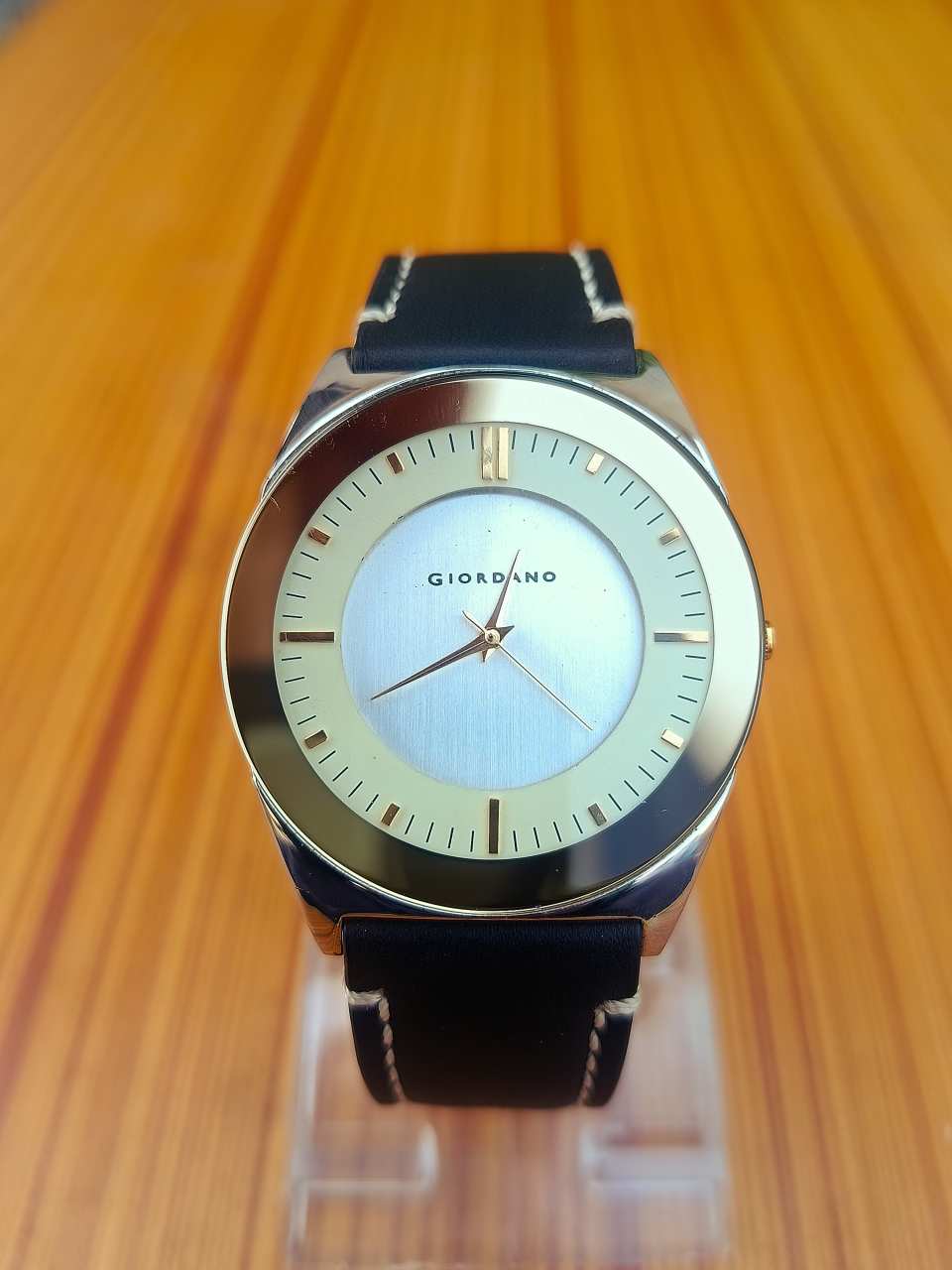 Giordano Men’s Analog Watch with Black Leather Strap