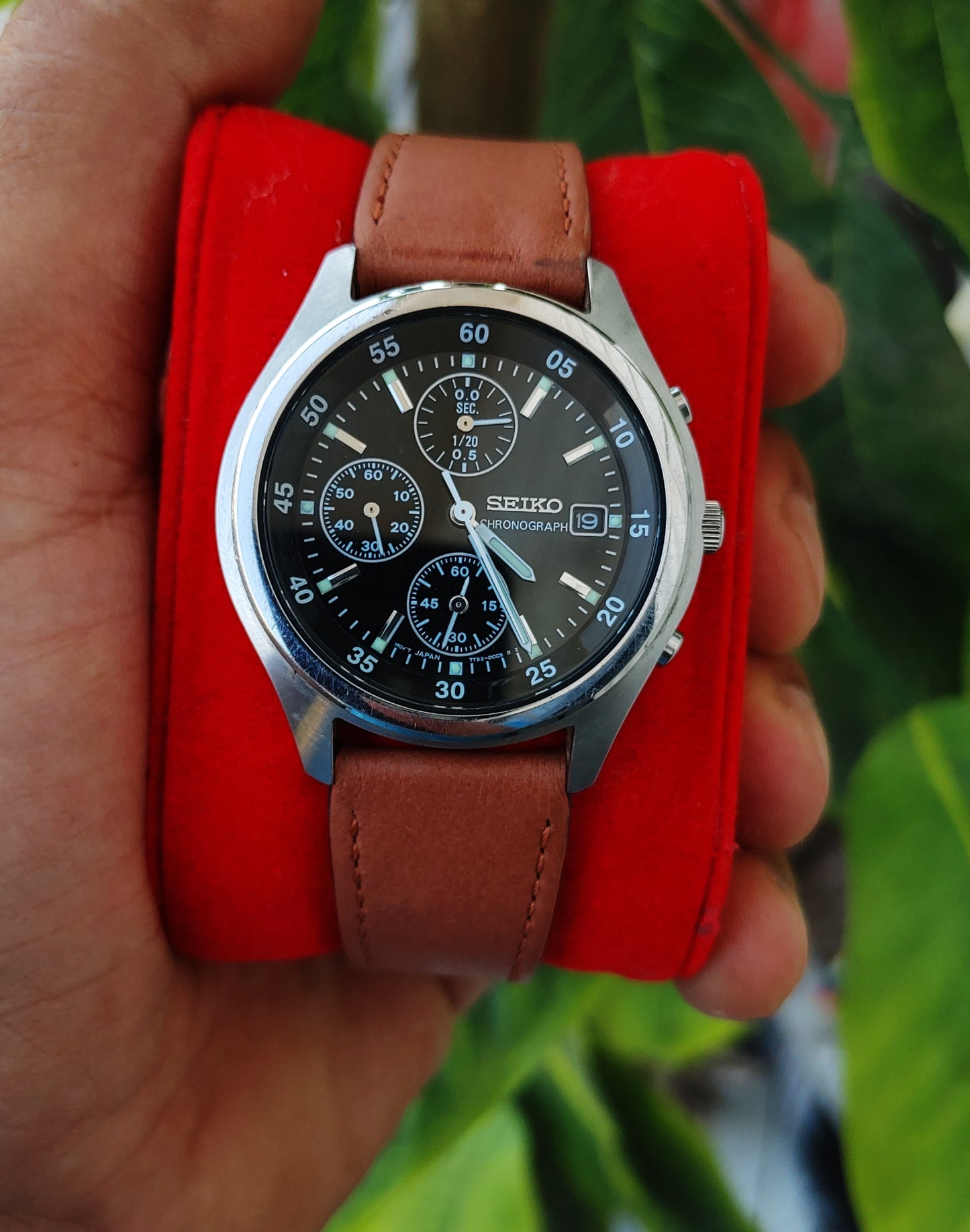 Seiko V657 Chronograph Men's Leather Strap Watch