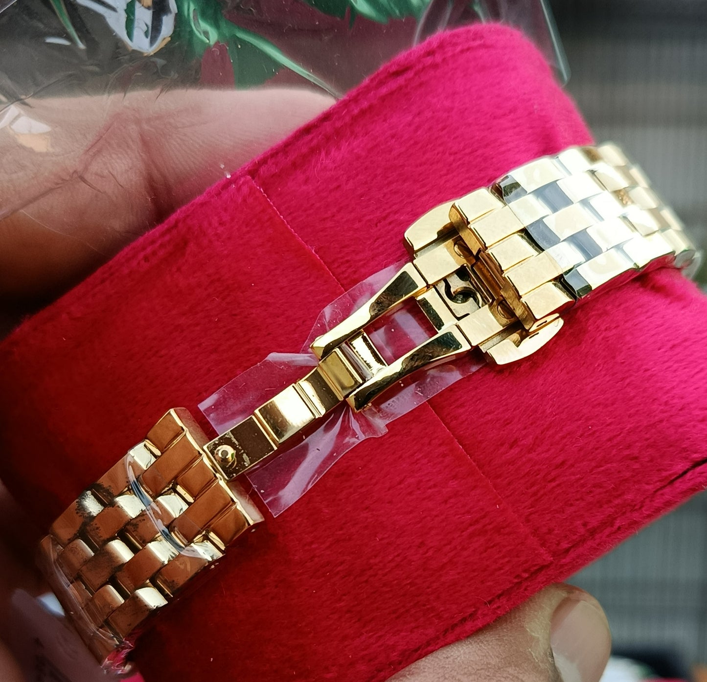 Michael Kors Gold Tone Stainless Steel Women’s Watch | Elegant Luxury Ladies Wrist Watch
