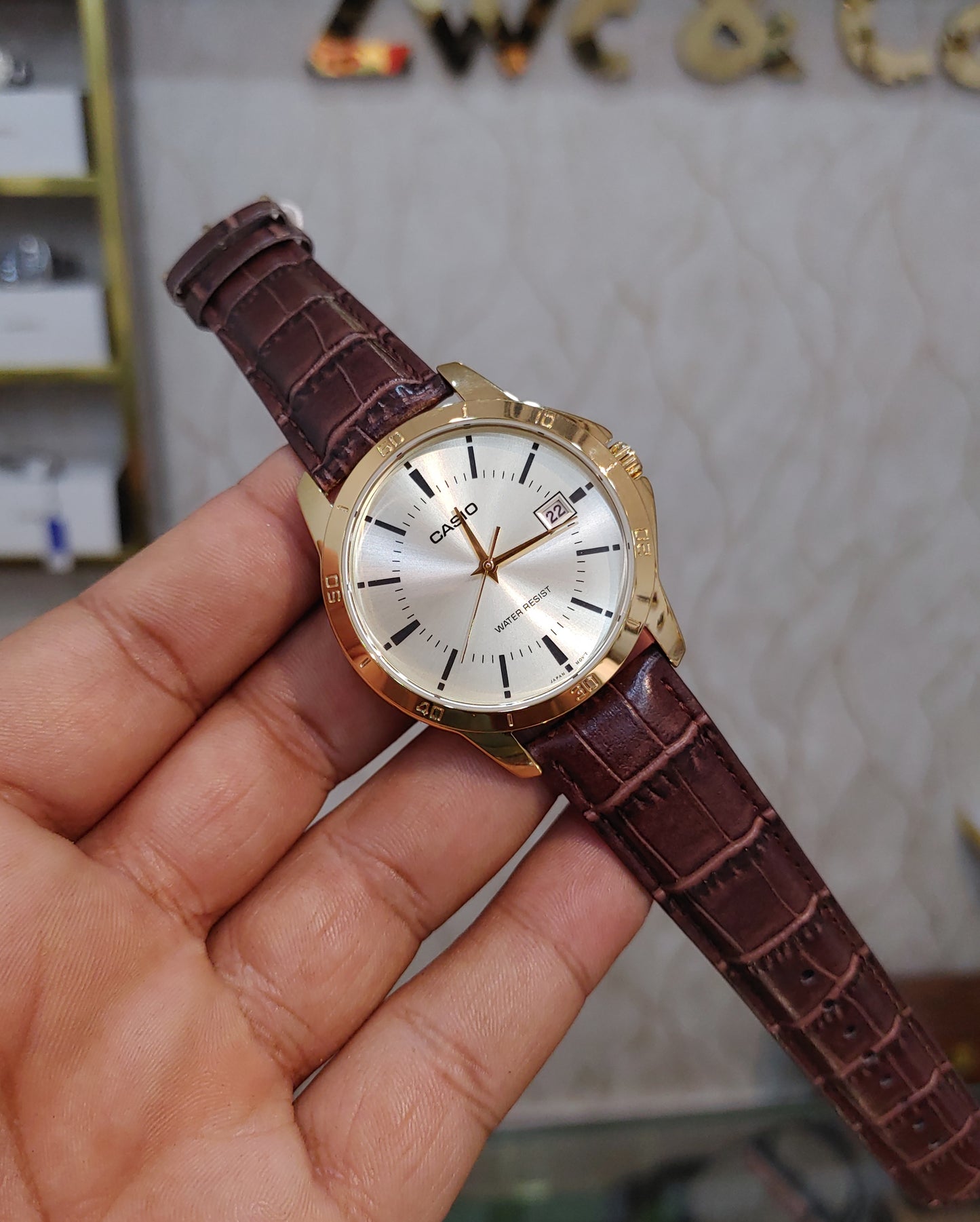 The CASIO standard men's watch MTP-V004GL