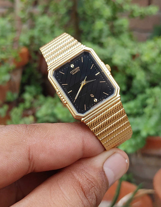 Vintage 32mm unisex Watch Beautiful Gold