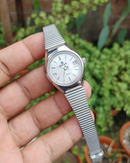 Omax Vintage Watch For Women 90s Classic