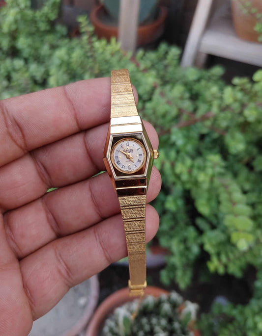 Vintage Roman Dial 90s Citizen in Stainless Steel Chain Case 100% Authentic Watch
