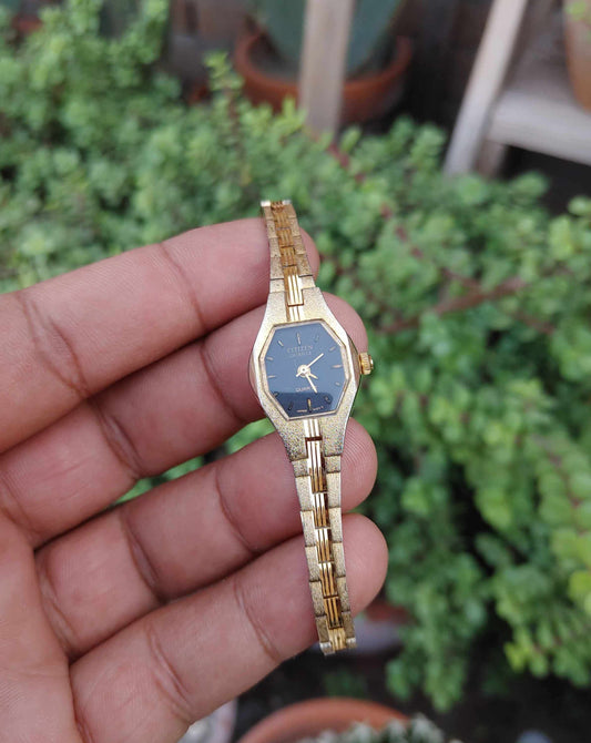 Citizen Vintage Watch For Women 90s Roman Dial Open Lock
