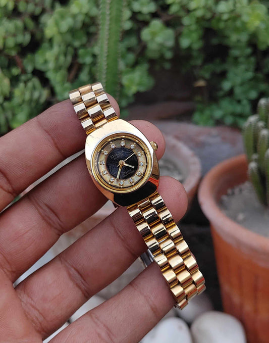 Omax Wrist Watch for Women Diastar Case