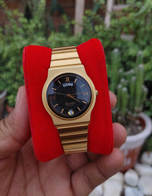 Bonito Vintage Date and Day Golden Vintage Watch For Men