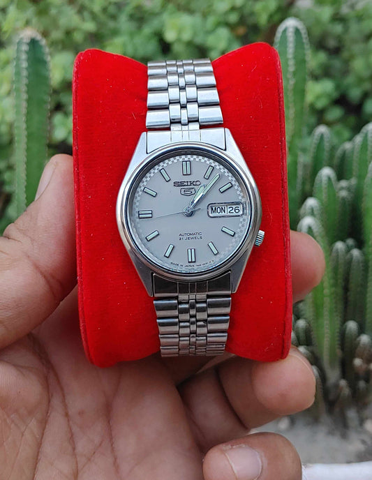 Seiko Automatic Grey Dial 200% Authentic Watch For Men with Perfect Working Condition Made in Japan