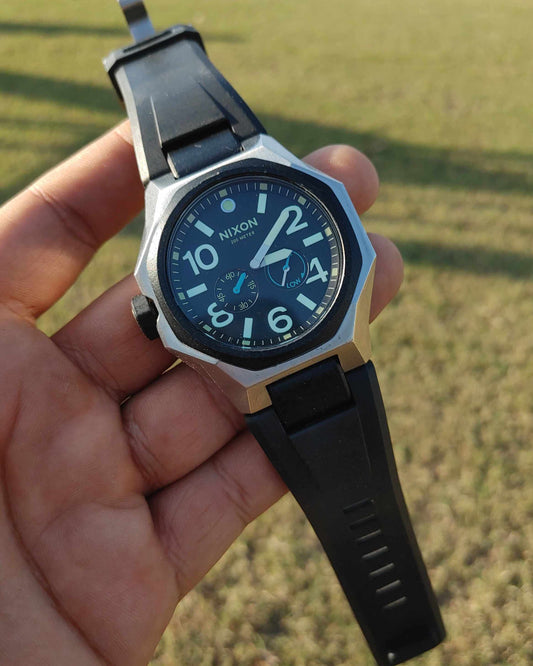 Nixon Rubber Strap Heavy Dial Watch For Men Low and High Indicator
