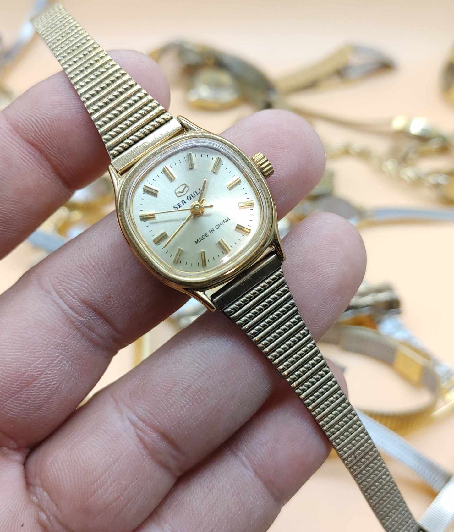 Mix Lot of 30 Plus Men Women Vintage Watches