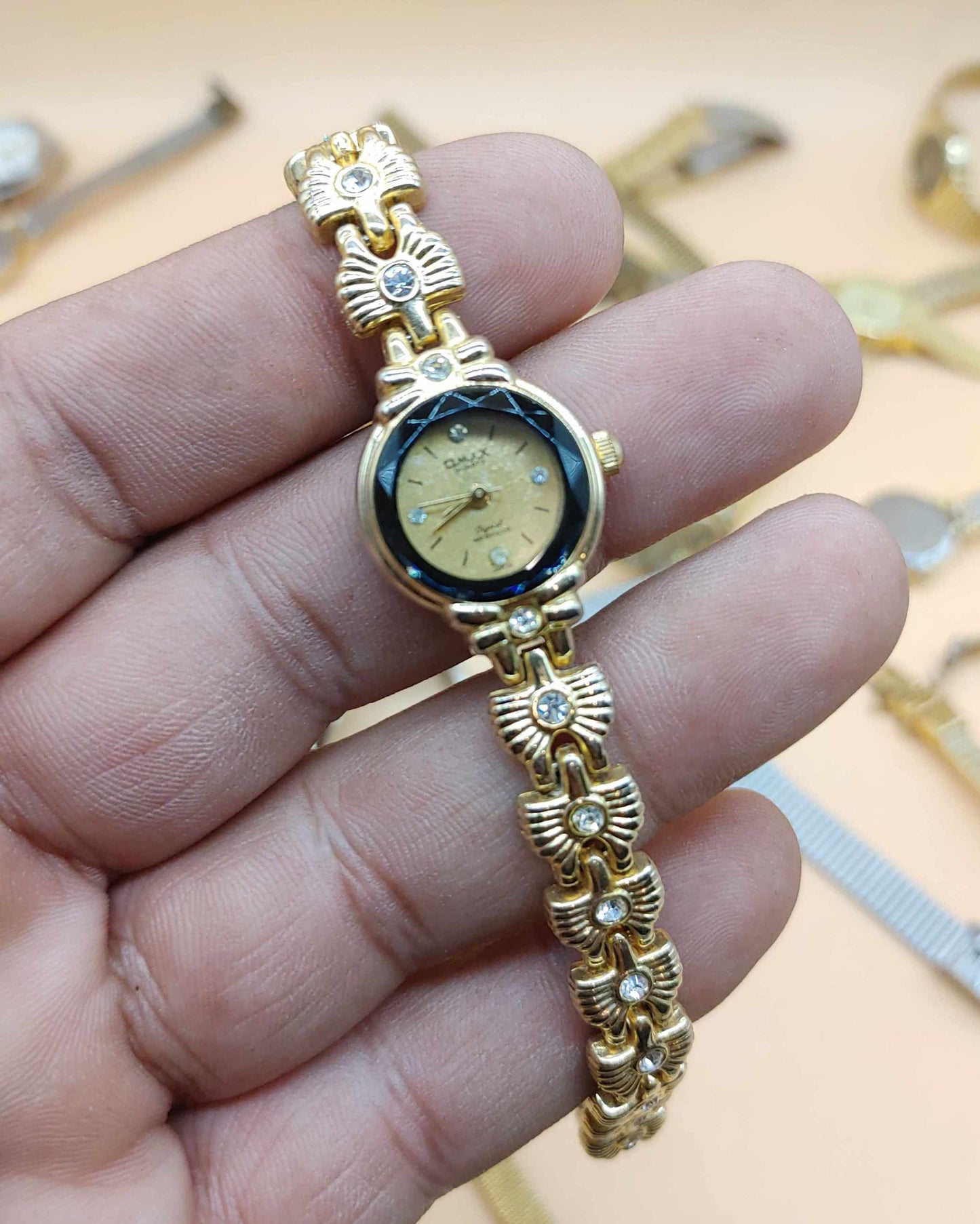 Mix Lot of 30 Plus Men Women Vintage Watches