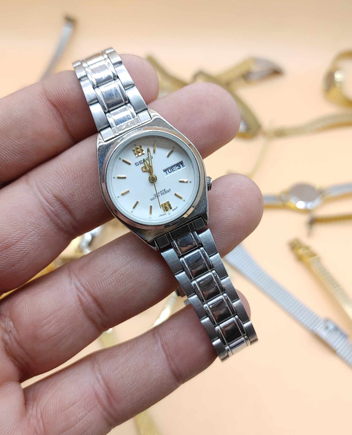 Mix Lot of 30 Plus Men Women Vintage Watches
