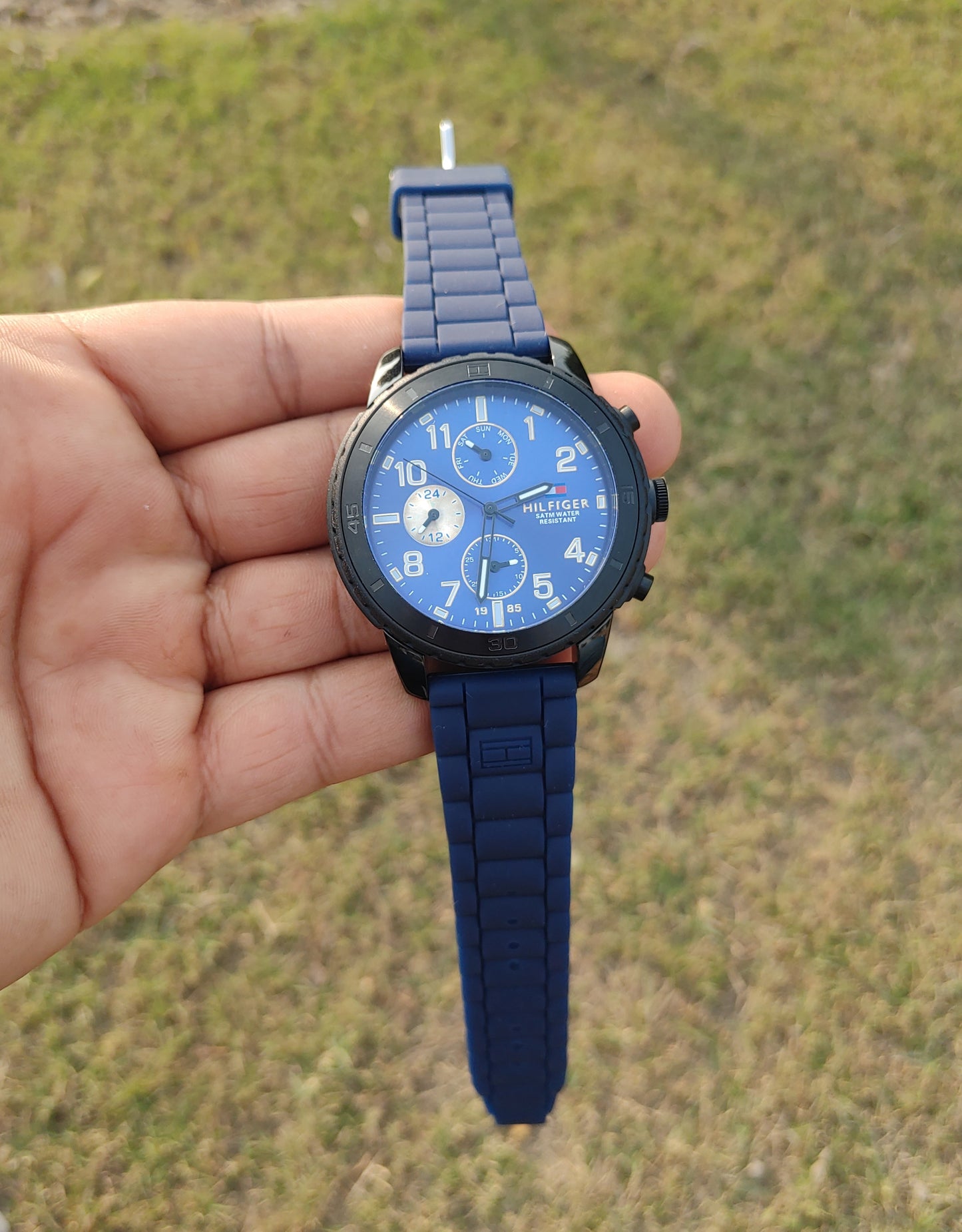 Tommy Hilfiger Black Case Blue Rubber Strap Date o Graph Watch For Men Quartz Japan Movement