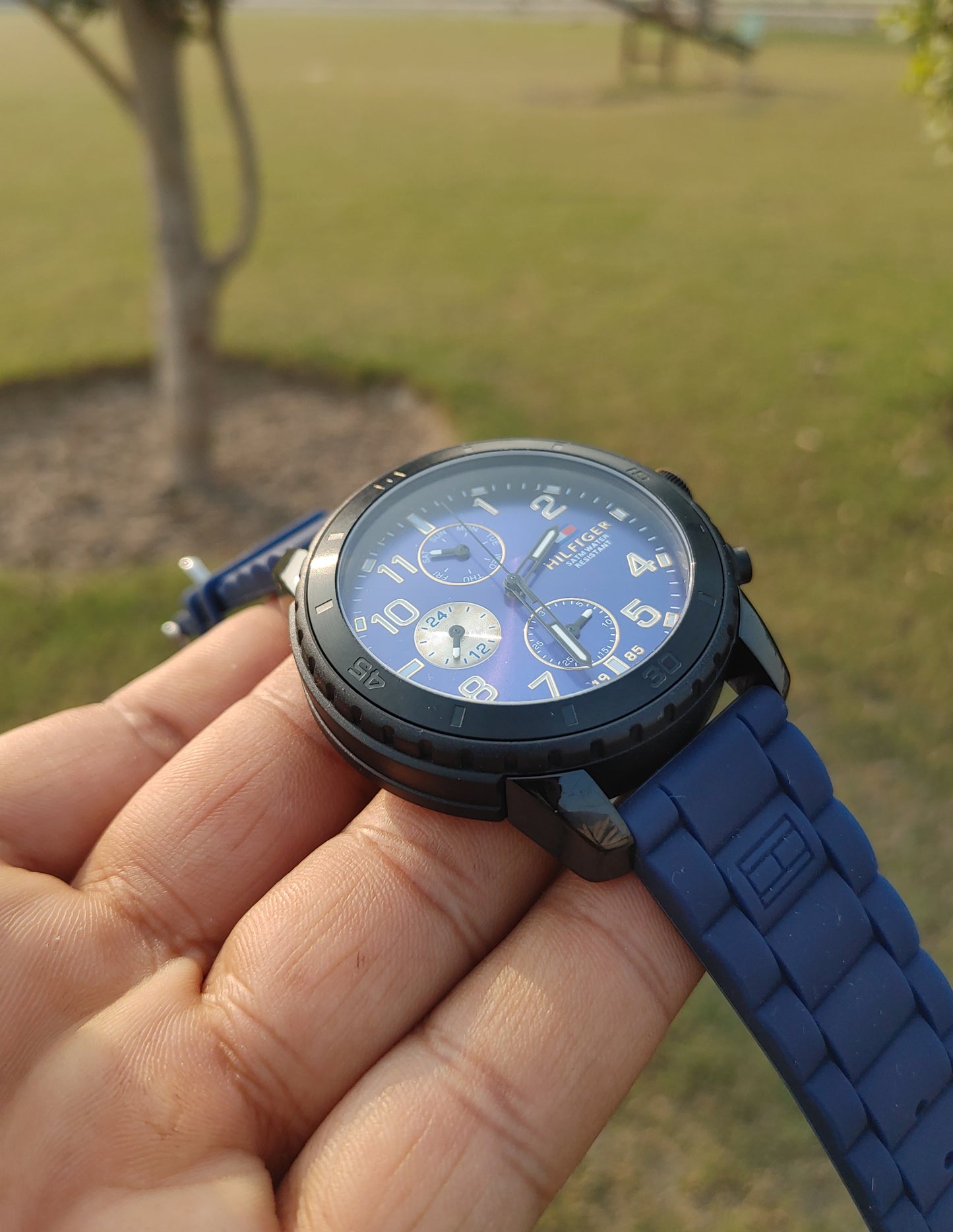 Tommy Hilfiger Black Case Blue Rubber Strap Date o Graph Watch For Men Quartz Japan Movement