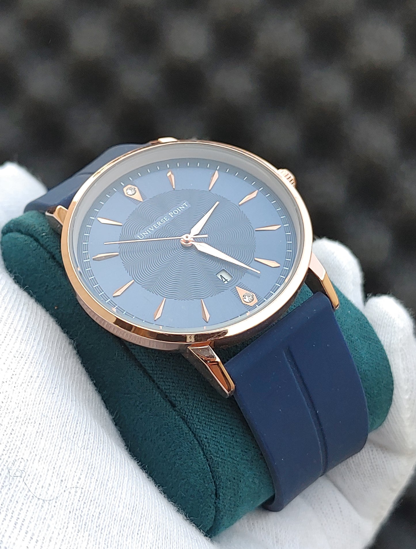 Universe Point Up-1988-2526 Magnetic Lock Watch