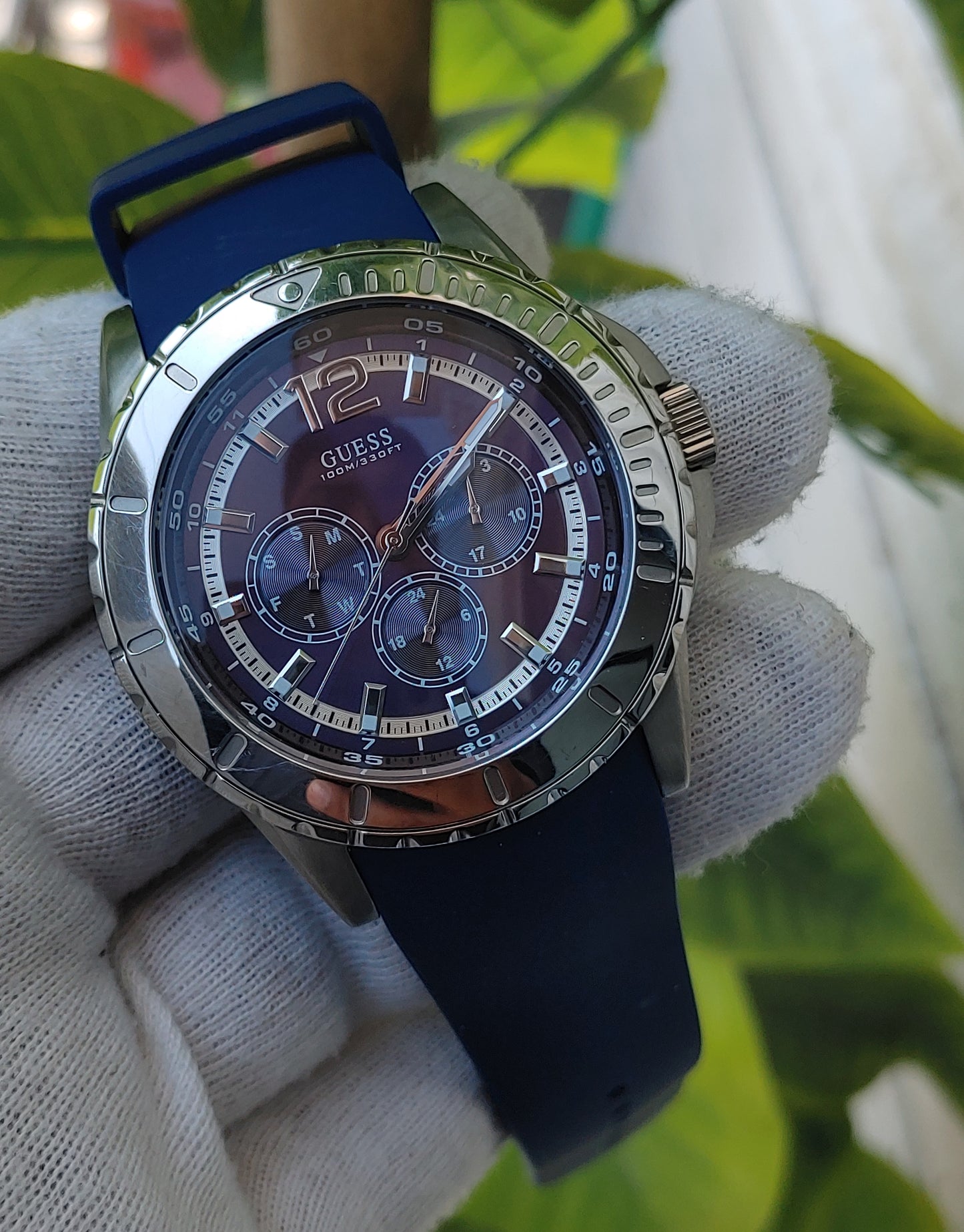 Guess Men's Analog Blue Dial Blue Silicone Strap Watch -W0485G3