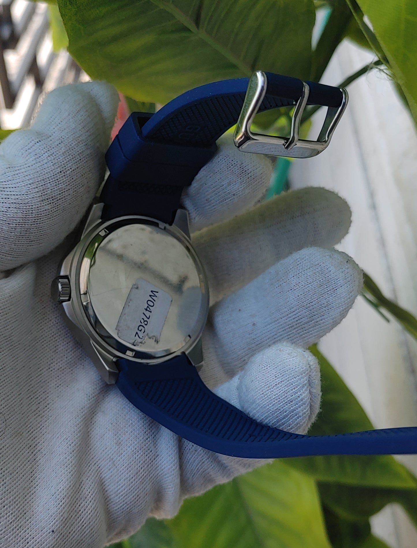 Guess Men's Analog Blue Dial Blue Silicone Strap Watch -W0485G3
