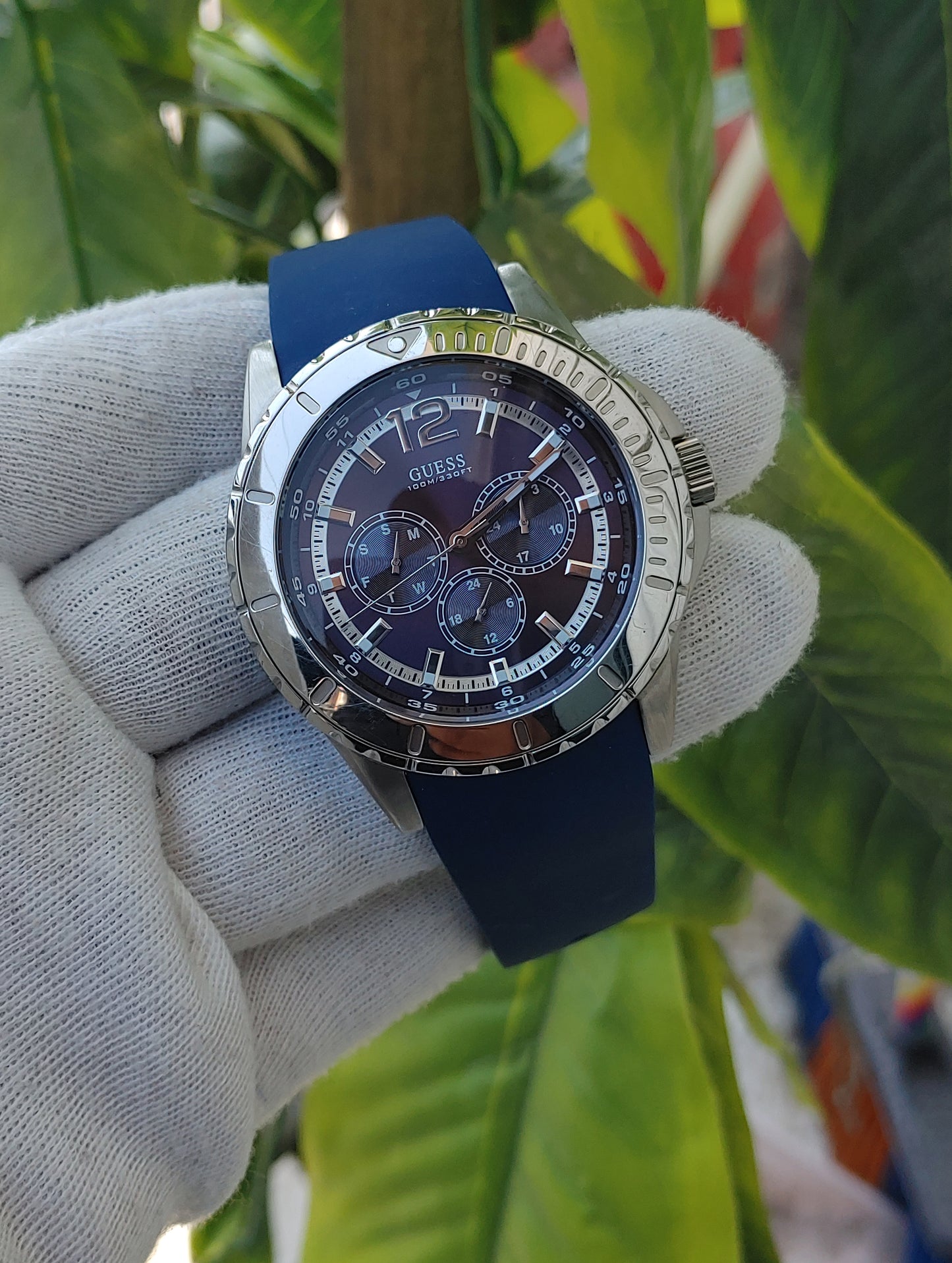 Guess Men's Analog Blue Dial Blue Silicone Strap Watch -W0485G3