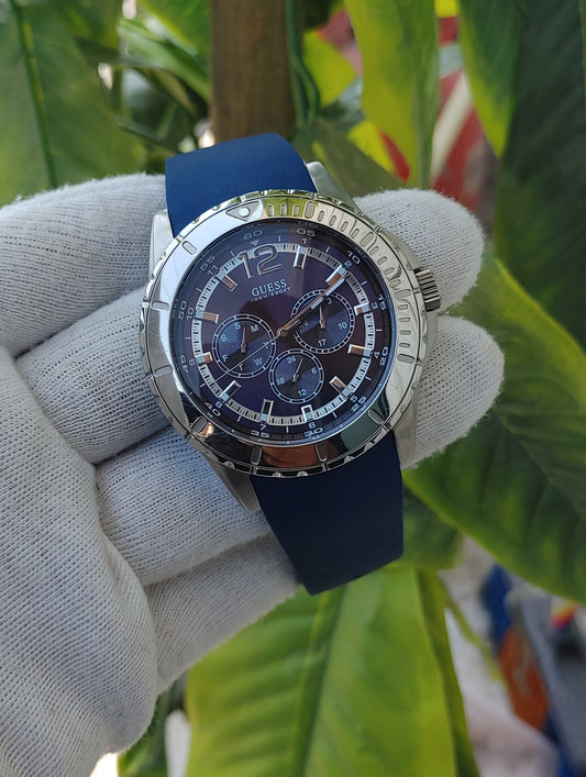 Guess Men's Analog Blue Dial Blue Silicone Strap Watch -W0485G3