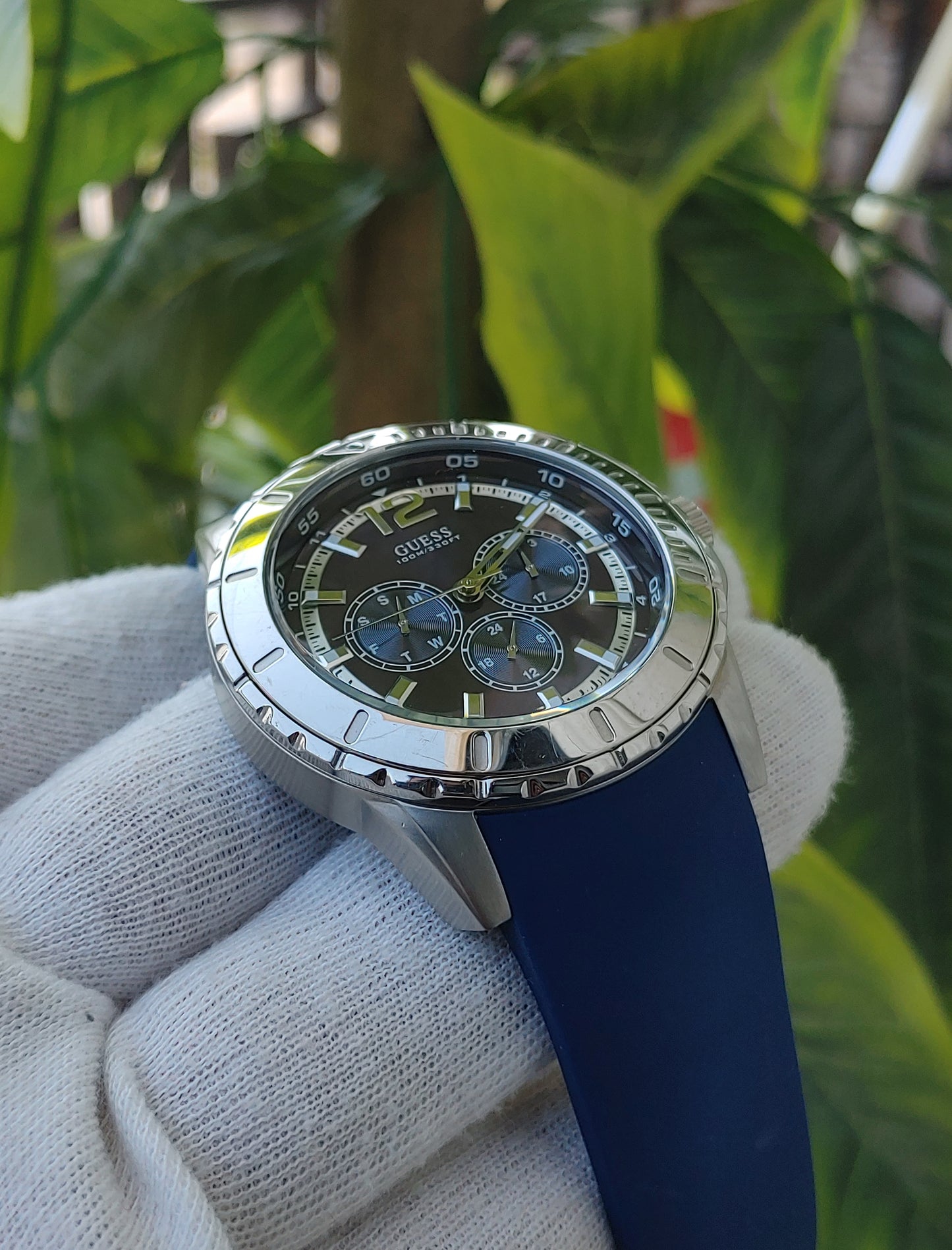 Guess Men's Analog Blue Dial Blue Silicone Strap Watch -W0485G3
