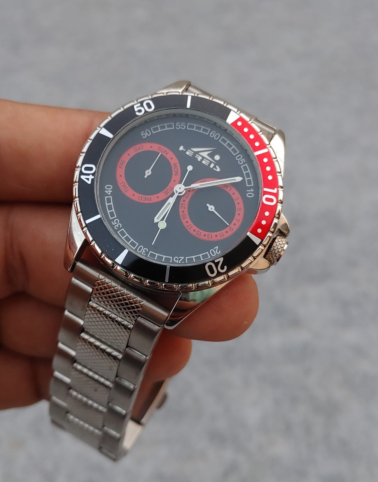 Heris Quartz Date o graph Men's Stainless-steel Watch