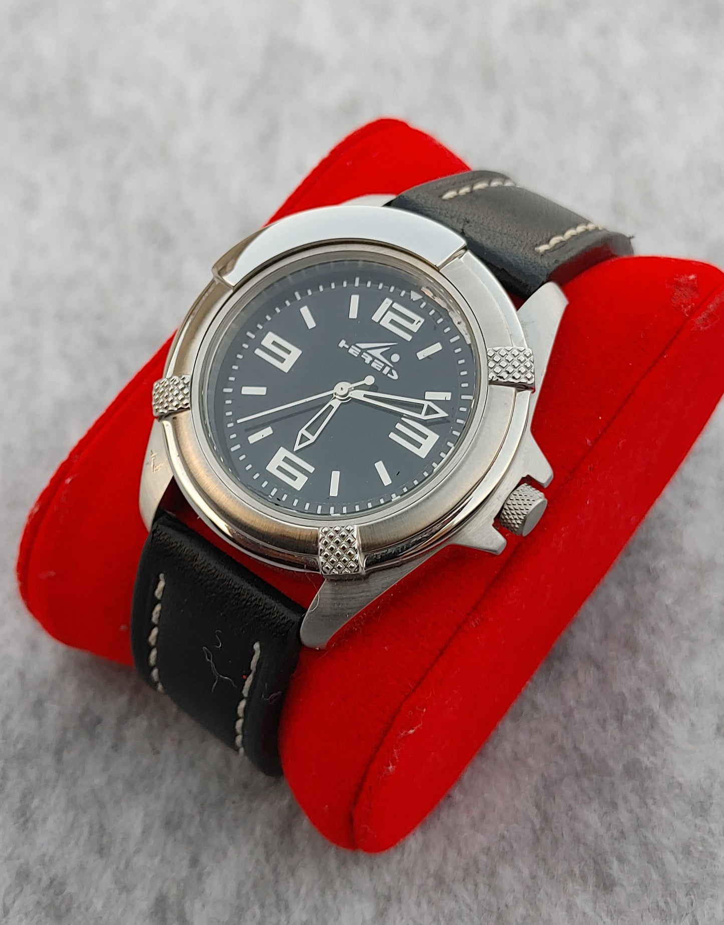Heris Men's Leather Strap Vintage Watch