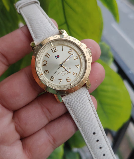 Tommy Hilfiger Unisex Watch Golden Case Ofd White Leather Strap