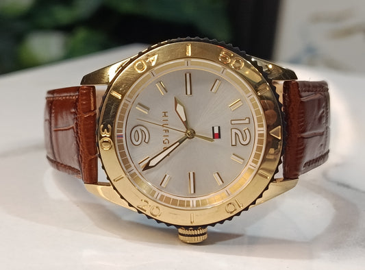 Tommy Hilfiger TH.204.3.34.1383 Golden Case Watch For Men With Stitched Leather Strap