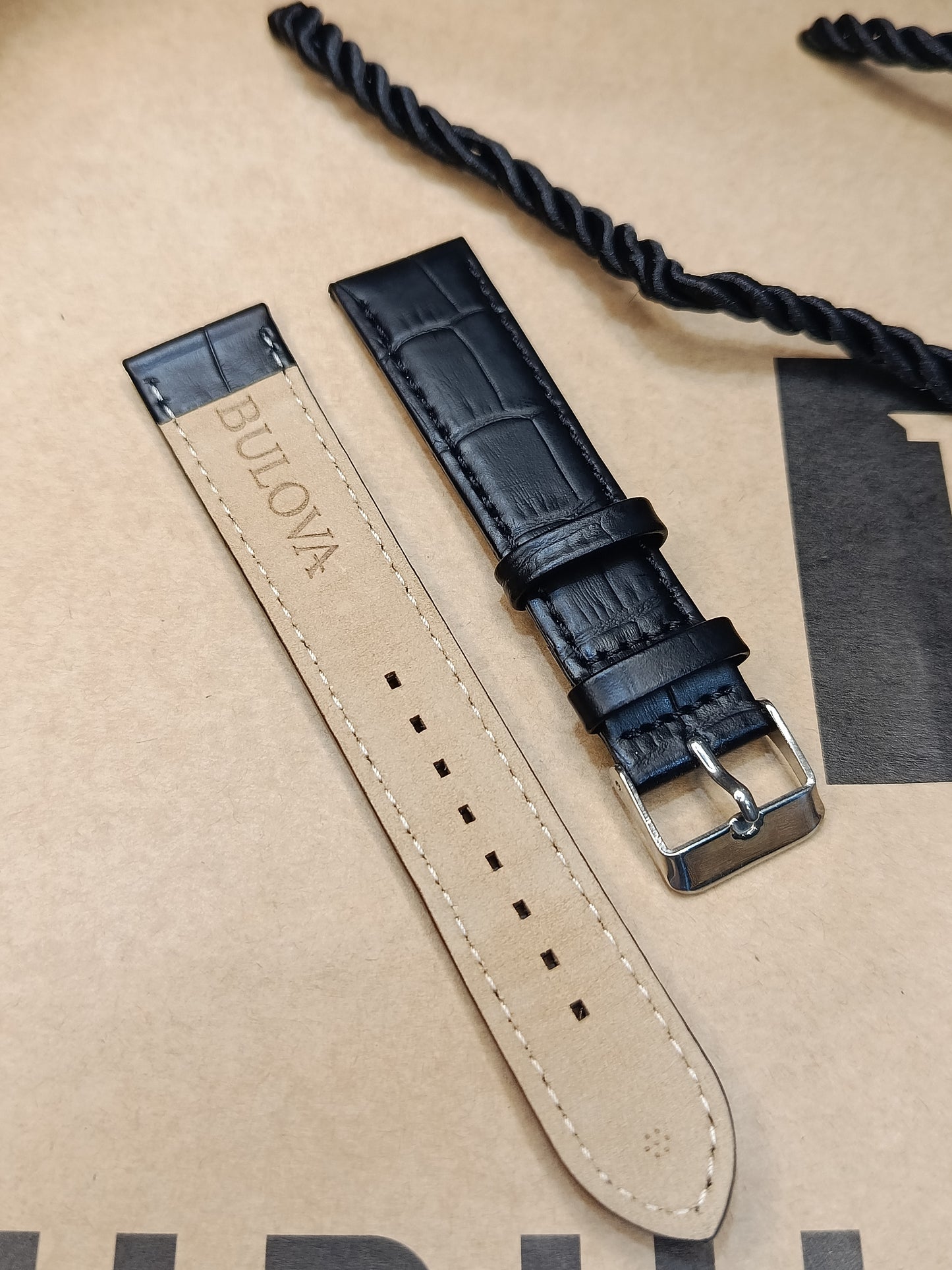 Boluva 20 Black Leather Strap