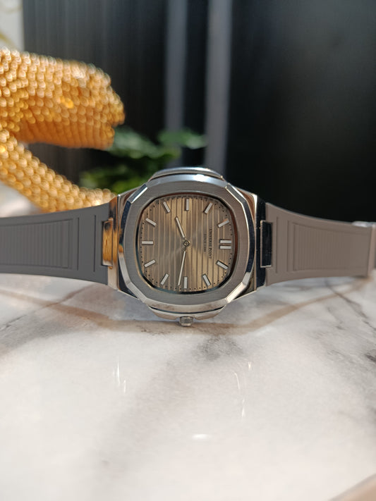 Universe Point Grey Dial Men's Silicone Strap watch