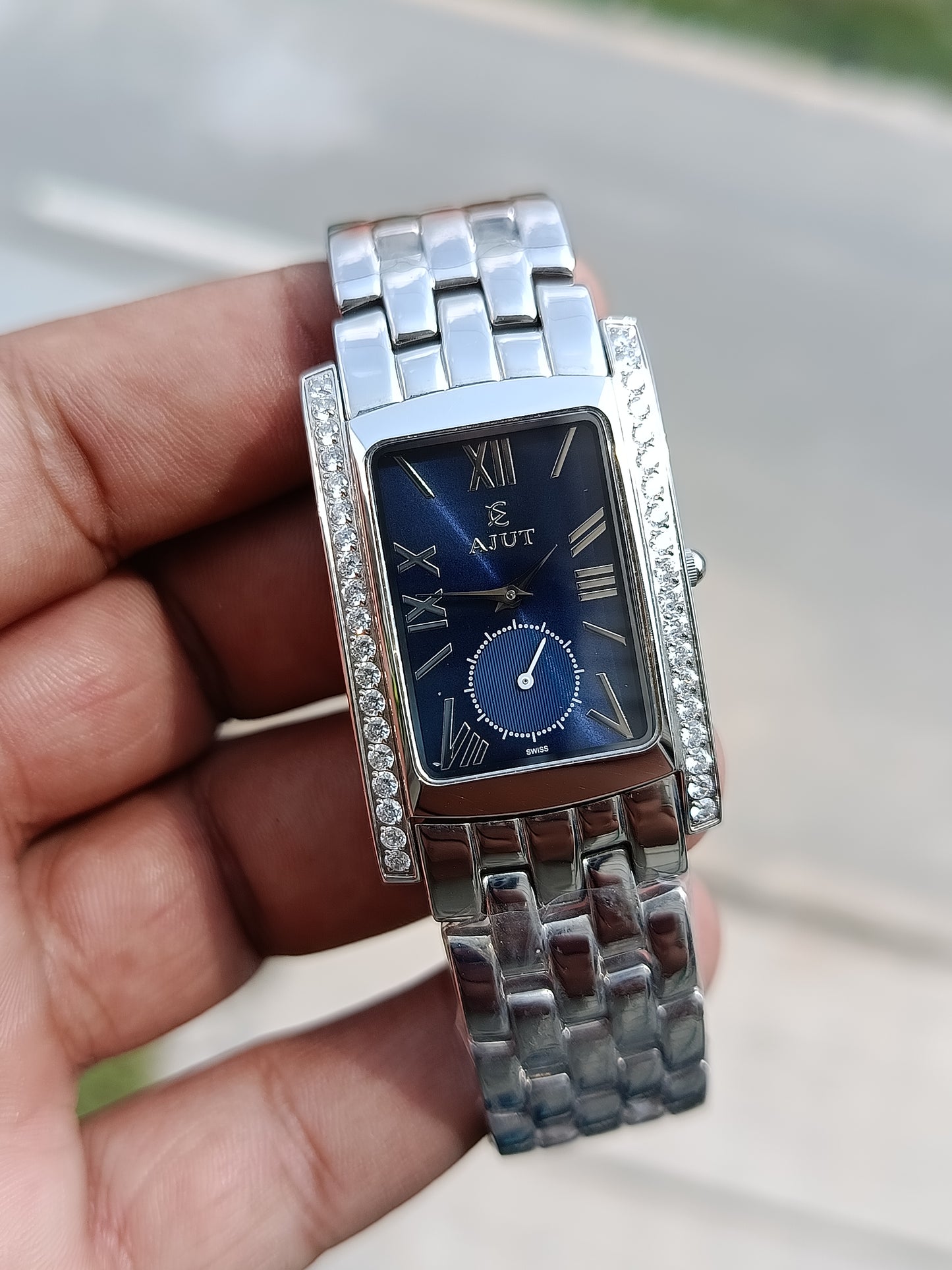 Ajut Down Indicator Tank Shape Watch