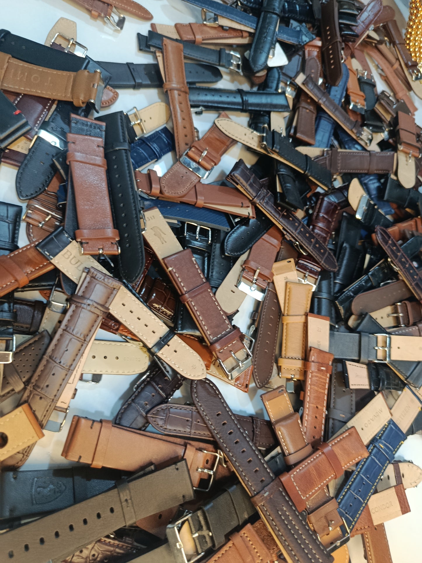 Mix Lot of 50 leather Straps Original And Branded 20-22mm Sizes