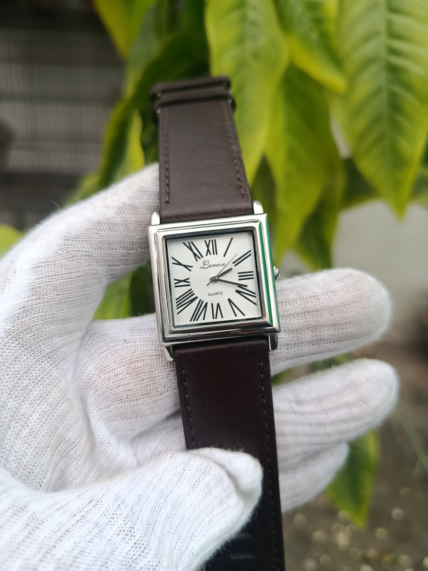 Laneve Women's Quartz Square Watch